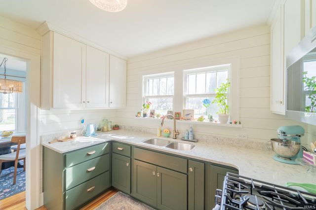 207 E John Street, Nappanee, IN 46550