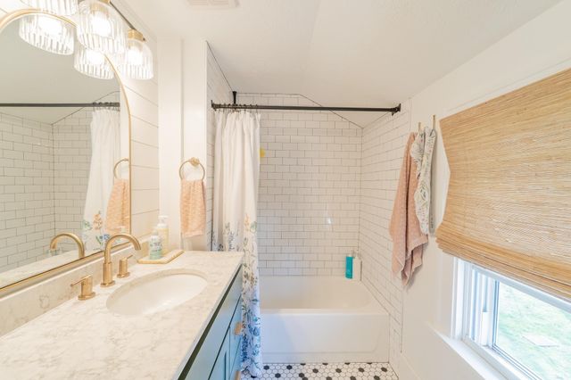 207 E John Street, Nappanee, IN 46550