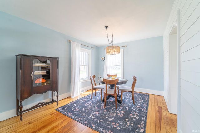 207 E John Street, Nappanee, IN 46550