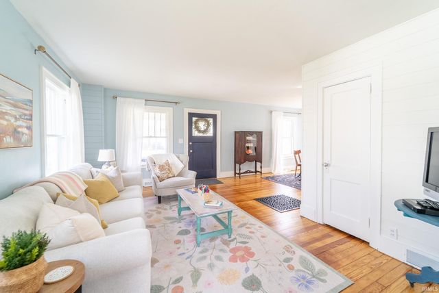 207 E John Street, Nappanee, IN 46550