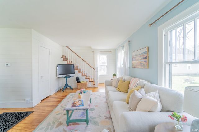 207 E John Street, Nappanee, IN 46550