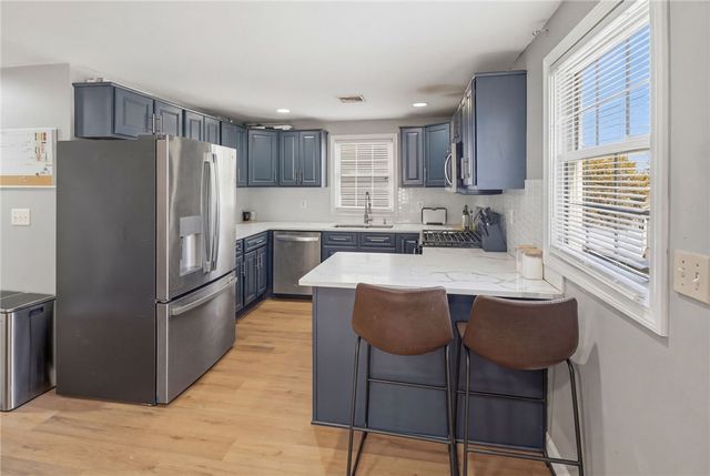 135 Seamans Street 1, Providence, RI 02908