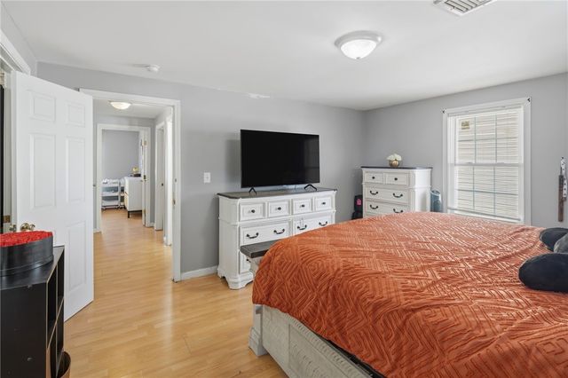 135 Seamans Street 1, Providence, RI 02908