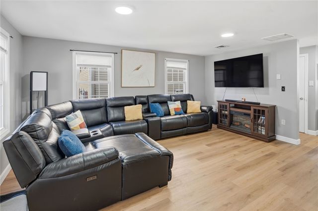 135 Seamans Street 1, Providence, RI 02908