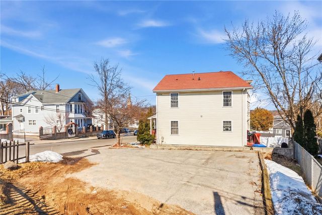 135 Seamans Street 1, Providence, RI 02908