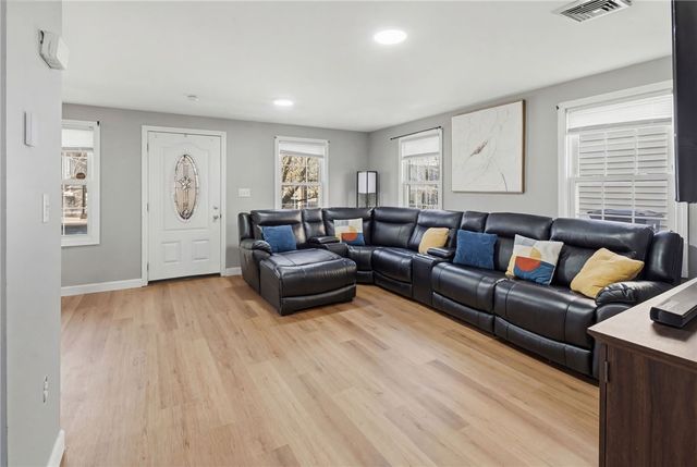 135 Seamans Street 1, Providence, RI 02908