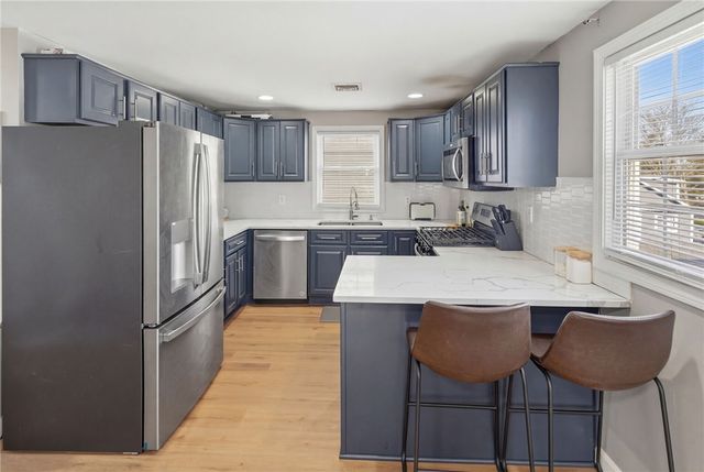 135 Seamans Street 1, Providence, RI 02908