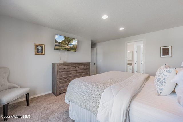 6062 W Lofty Ridge St, Rathdrum, ID 83858
