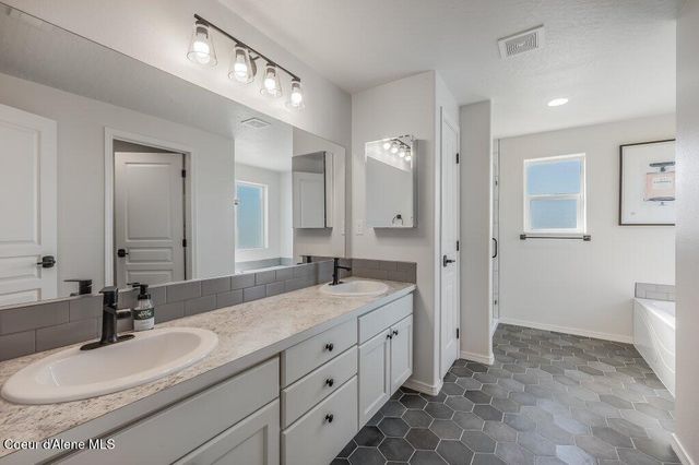 6062 W Lofty Ridge St, Rathdrum, ID 83858
