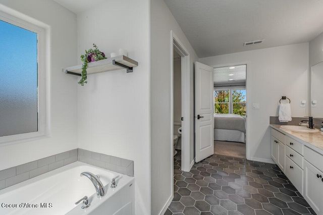 6062 W Lofty Ridge St, Rathdrum, ID 83858