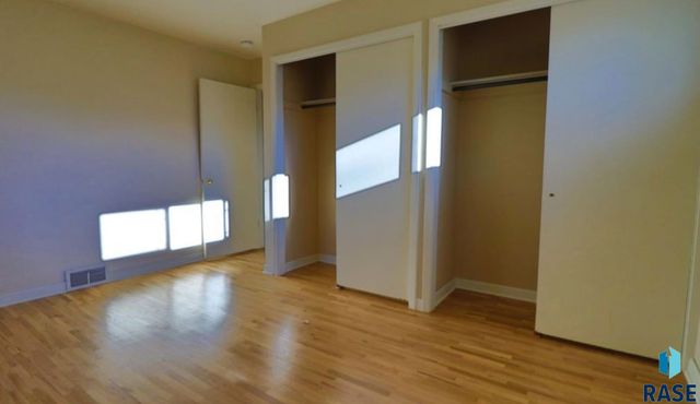 1909 S Cardinal Dr Drive, Sioux Falls, SD 57105