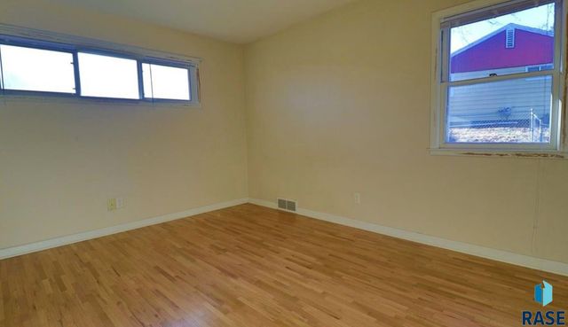 1909 S Cardinal Dr Drive, Sioux Falls, SD 57105