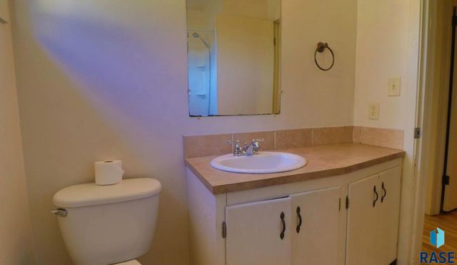 1909 S Cardinal Dr Drive, Sioux Falls, SD 57105