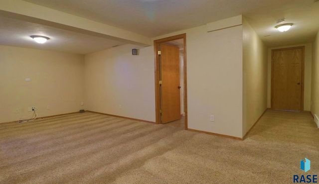 1909 S Cardinal Dr Drive, Sioux Falls, SD 57105