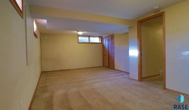 1909 S Cardinal Dr Drive, Sioux Falls, SD 57105