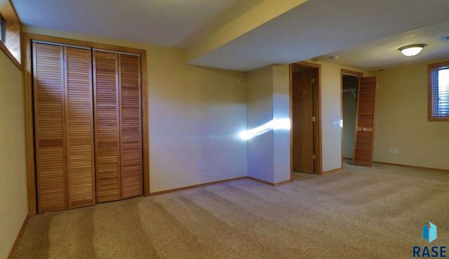 1909 S Cardinal Dr Drive, Sioux Falls, SD 57105