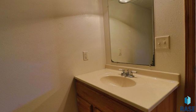 1909 S Cardinal Dr Drive, Sioux Falls, SD 57105