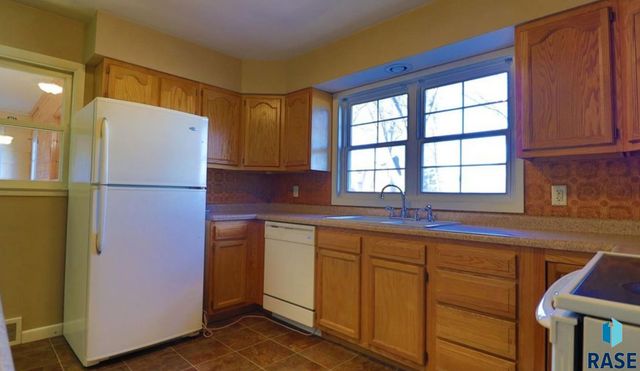 1909 S Cardinal Dr Drive, Sioux Falls, SD 57105