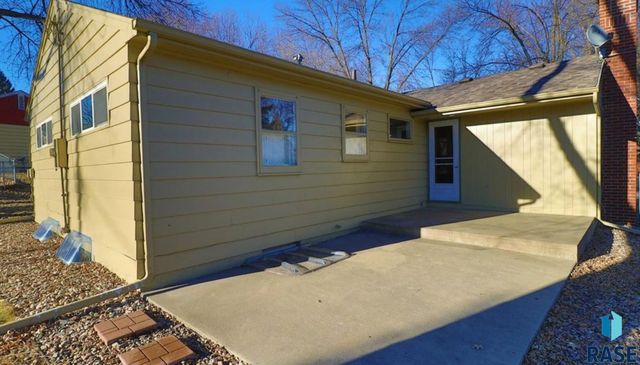 1909 S Cardinal Dr Drive, Sioux Falls, SD 57105