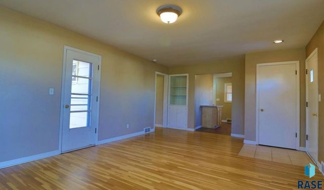 1909 S Cardinal Dr Drive, Sioux Falls, SD 57105