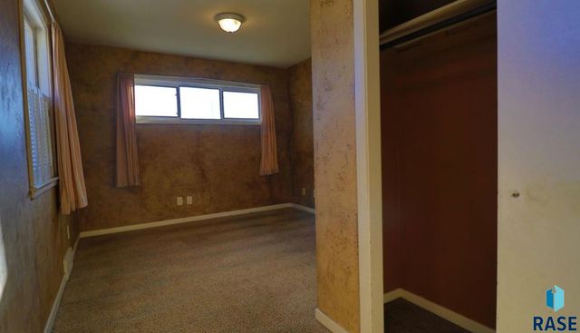 1909 S Cardinal Dr Drive, Sioux Falls, SD 57105