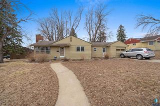 1909 S Cardinal Dr Drive, Sioux Falls, SD 57105