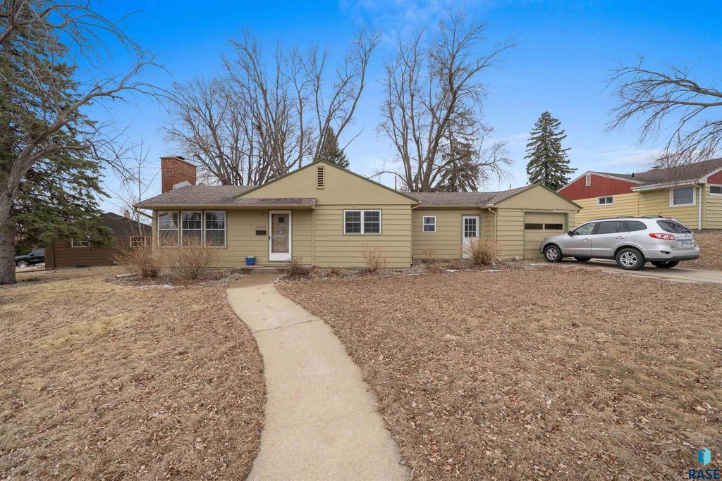 1909 S Cardinal Dr Drive, Sioux Falls, SD 57105