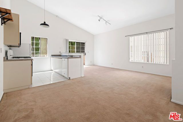 607 N Rossmore Avenue 205, Los Angeles, CA 90004