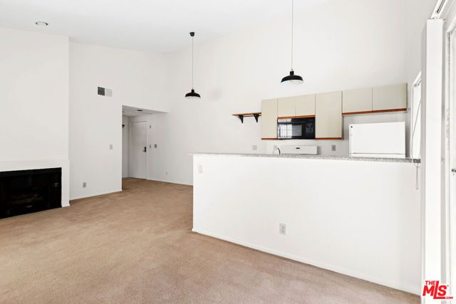 607 N Rossmore Avenue 205, Los Angeles, CA 90004