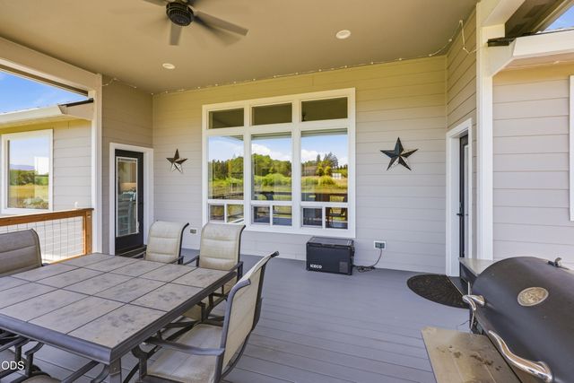 37 Terra Linda Court, Eagle Point, OR 97524
