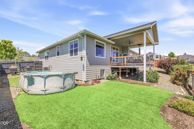 37 Terra Linda Court, Eagle Point, OR 97524
