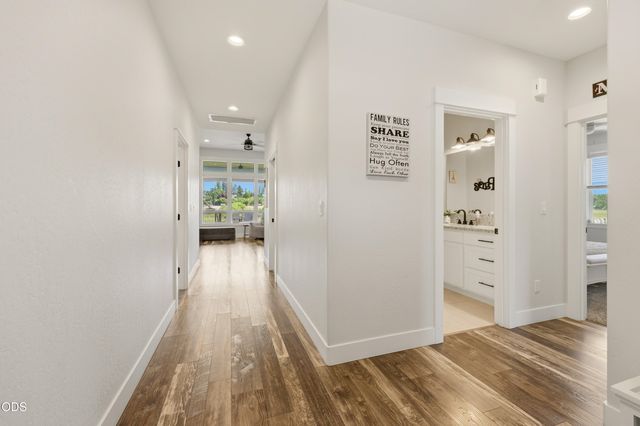 37 Terra Linda Court, Eagle Point, OR 97524