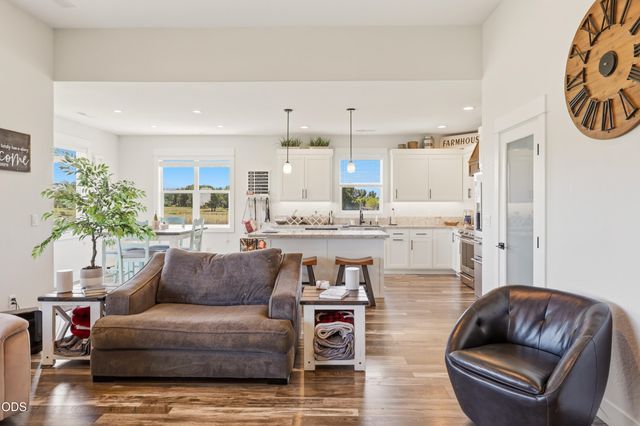 37 Terra Linda Court, Eagle Point, OR 97524