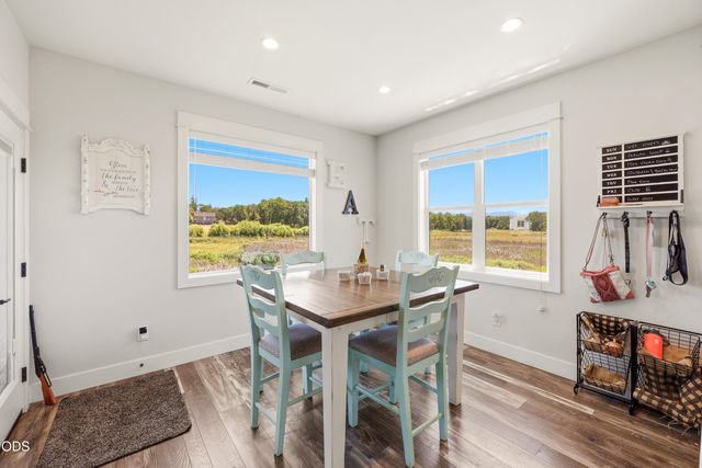 37 Terra Linda Court, Eagle Point, OR 97524