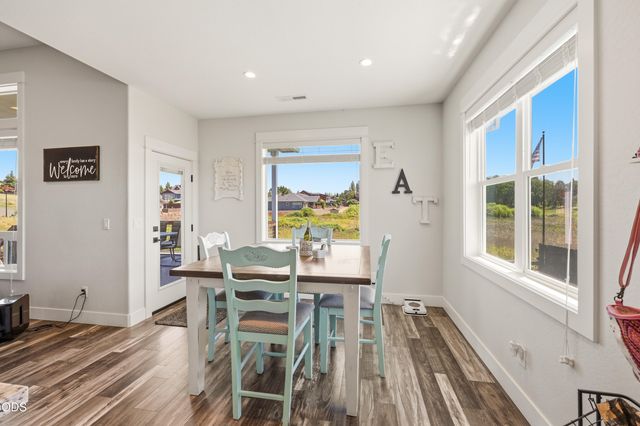 37 Terra Linda Court, Eagle Point, OR 97524