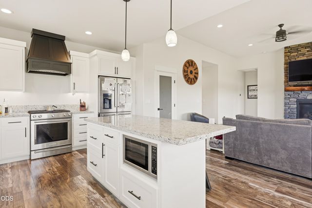 37 Terra Linda Court, Eagle Point, OR 97524