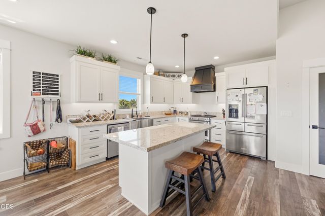 37 Terra Linda Court, Eagle Point, OR 97524