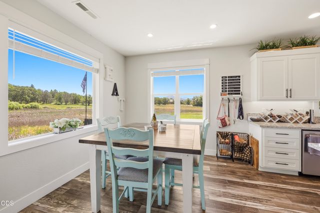 37 Terra Linda Court, Eagle Point, OR 97524