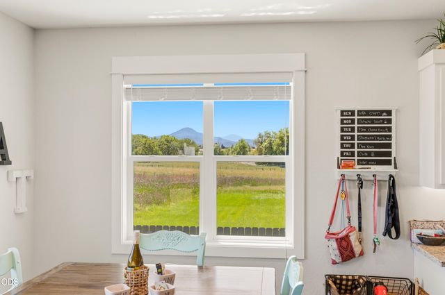 37 Terra Linda Court, Eagle Point, OR 97524
