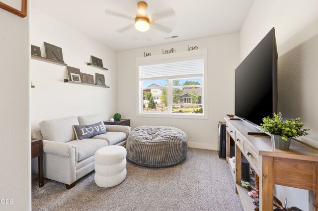 37 Terra Linda Court, Eagle Point, OR 97524