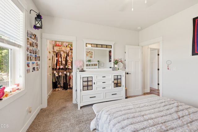 37 Terra Linda Court, Eagle Point, OR 97524
