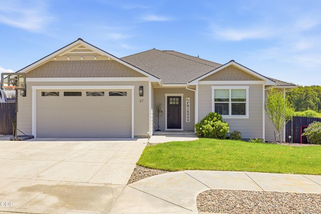 37 Terra Linda Court, Eagle Point, OR 97524