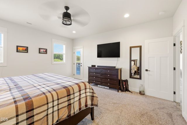 37 Terra Linda Court, Eagle Point, OR 97524