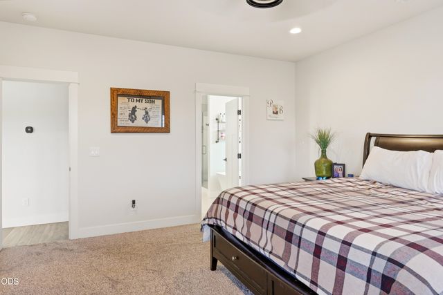 37 Terra Linda Court, Eagle Point, OR 97524