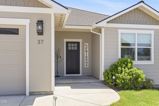 37 Terra Linda Court, Eagle Point, OR 97524