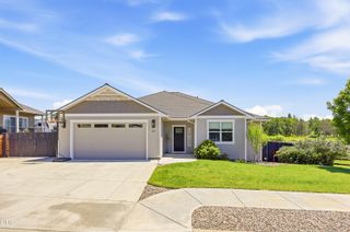 37 Terra Linda Court, Eagle Point, OR 97524