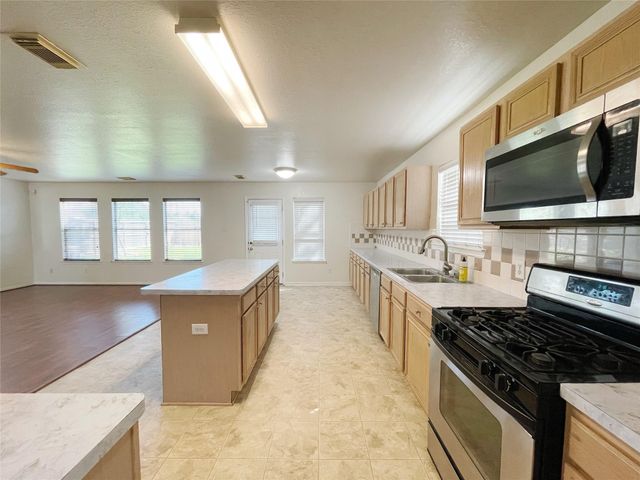 15723 Crooked Arrow Drive, Sugar Land, TX 77498