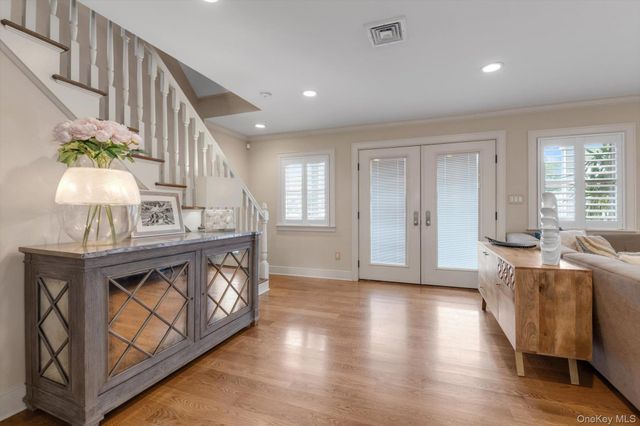625 W Walnut Street, Long Beach, NY 11561