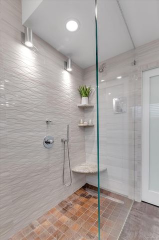 625 W Walnut Street, Long Beach, NY 11561