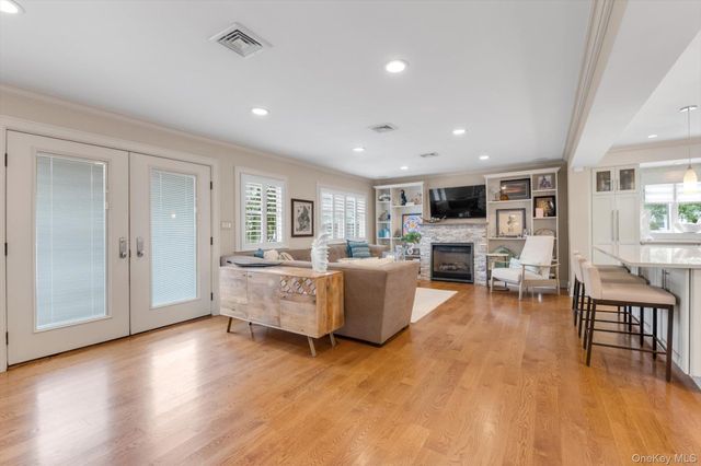 625 W Walnut Street, Long Beach, NY 11561